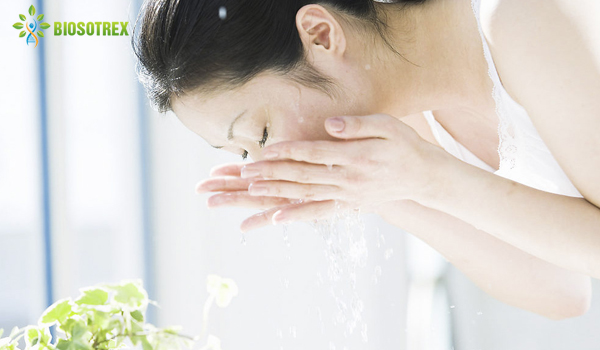 Hướng dẫn cách chọn sữa rửa mặt phù hợp cho da mụn